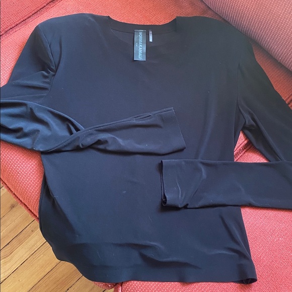 Norma Kamali shoulder pad elastic Black Long-Sleeve Top with thumbholes - Picture 3 of 8